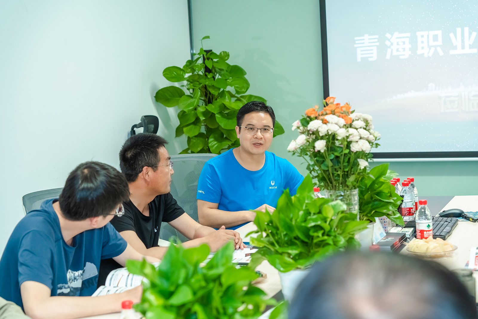 百思泰 | 青海學(xué)院各領(lǐng)導(dǎo)蒞臨考察,攜手探討未來(lái) 百思泰 | 青海學(xué)院各領(lǐng)導(dǎo)蒞臨考察,攜手探討未來(lái)